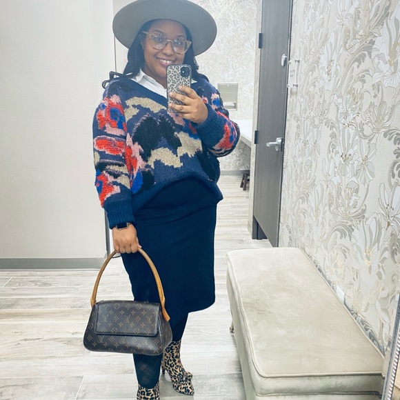 Meet your posher! - Picture 1 of 17